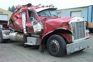 Wreck_Peterbilt