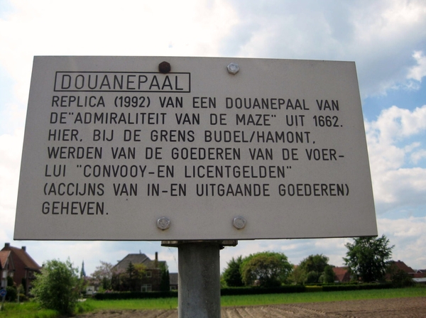 20100528 2 Douanepaal infobord