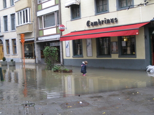 09) Overstroming aan Stwg. op Bergen