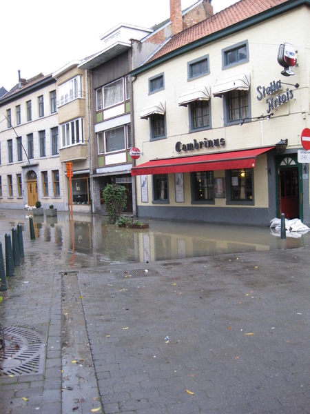 10) Overstroming aan Stwg. op Bergen