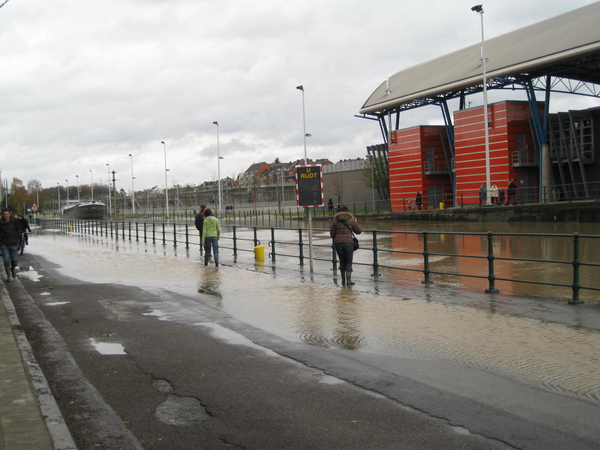 02) Overstroming kanaal aan Willamekaai