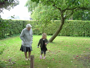 Oma logeert bij de kinderen in Zalk.