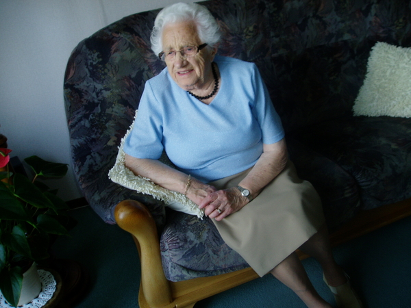 Tante Aaltje uit Vroomshoop,ze is over de 90.