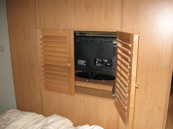 Televisie-opening aan de slaapkamer kant