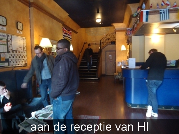 aan de receptie
