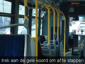 trek aan de gele koord om af te stappen