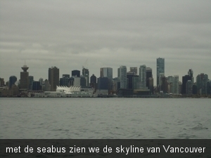 met de seabus zien we de skyline van Vancouver