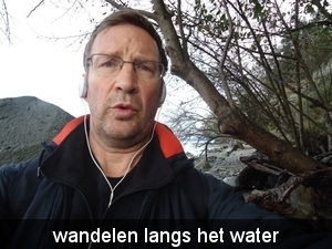 wandelen langs het water