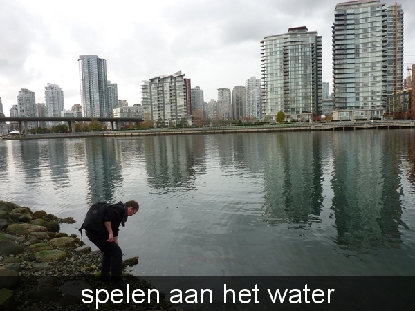 spelen aan het water