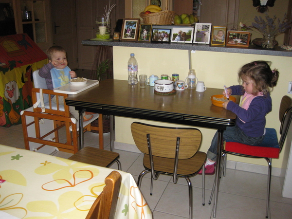 16) Smullen van het middageten