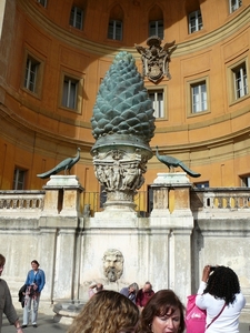 Cortile della Pigna