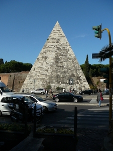 Piramide Caius Cestius + 12vC