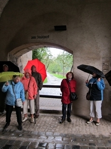 Du3-Dinkelsbhl- schuilen tegen de regen