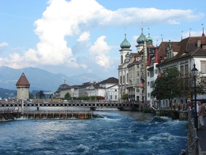 Luzern _Kapelbrug, zijzicht  over het water