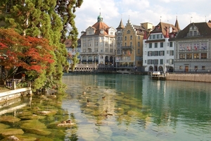 Luzern _rivier Reuss in het oude stadsgedeelte