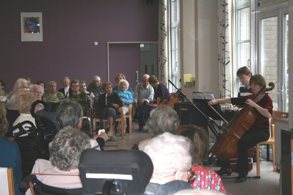FEESTNAMIDDAG  WOONZORGCENTRUM