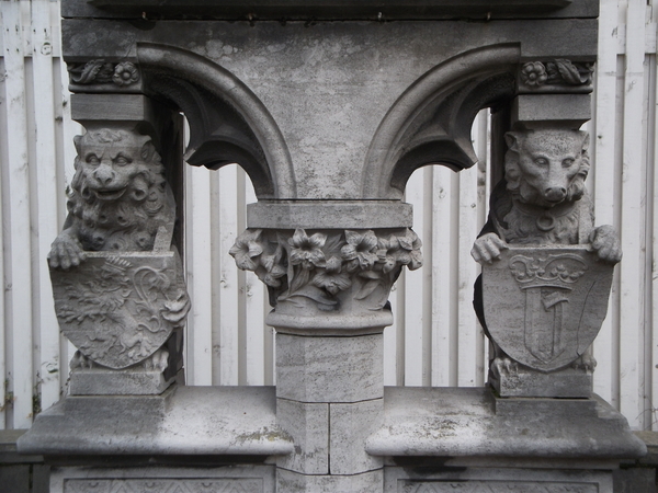 Wapenschild van Brugge en het Brugse beertje met B.