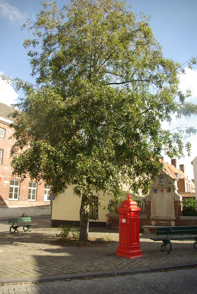Brievenbus op het einde van Rodestraat, Brugge