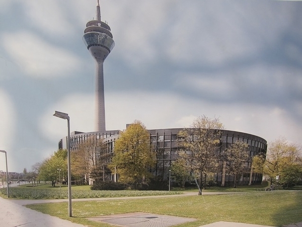 Dsseldorf- Rheinturm en site