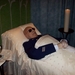 roger op zen bed 001