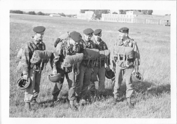 1966-07-02 Iedereen blij na de sprong