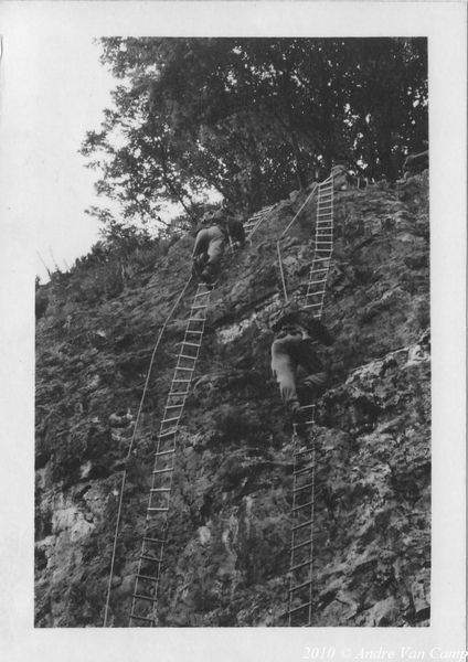 1966-09-25 Rotsbeklimming met ladder