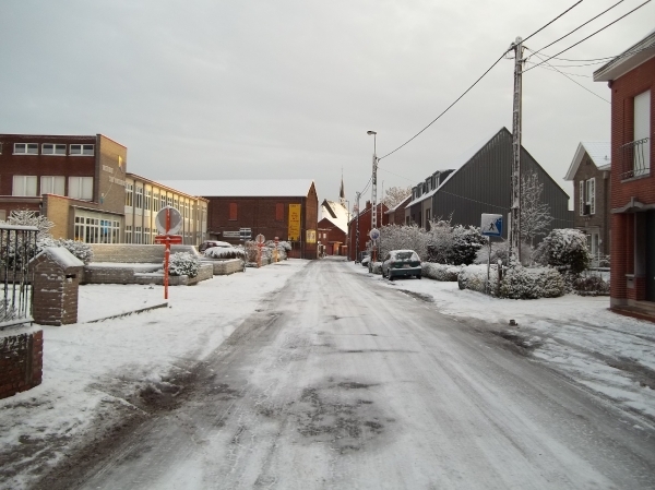 SPEKGLADDE WEGEN, AAN ONZE SCHOOL