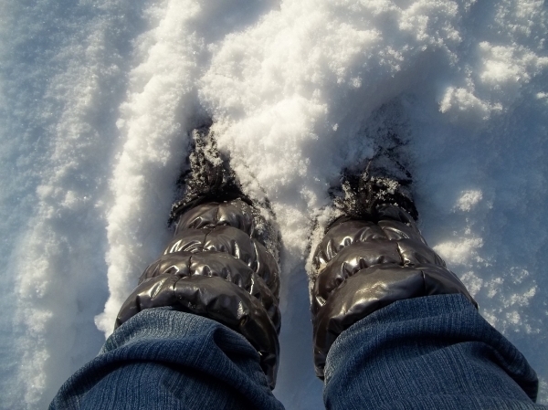 voetjes in de sneeuw