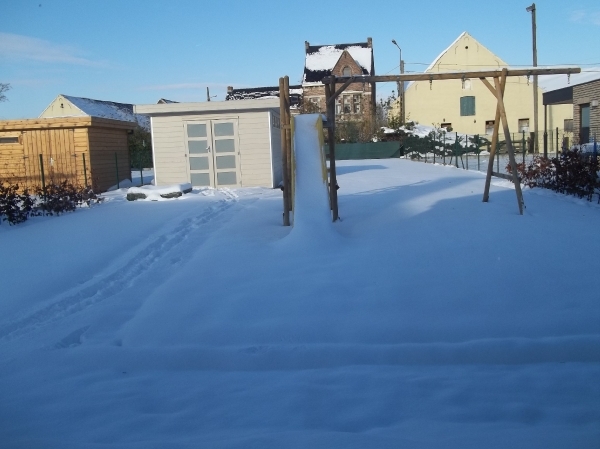 de besneeuwde tuin van Imma en Wim