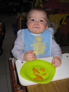 29) Ruben eet stukjes appelsien