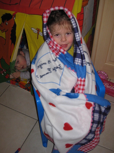 34) Verklede Jana & piepende Ruben in zijn huisje