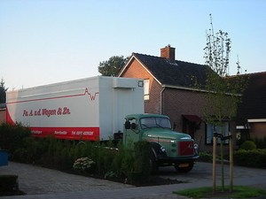 naast huis