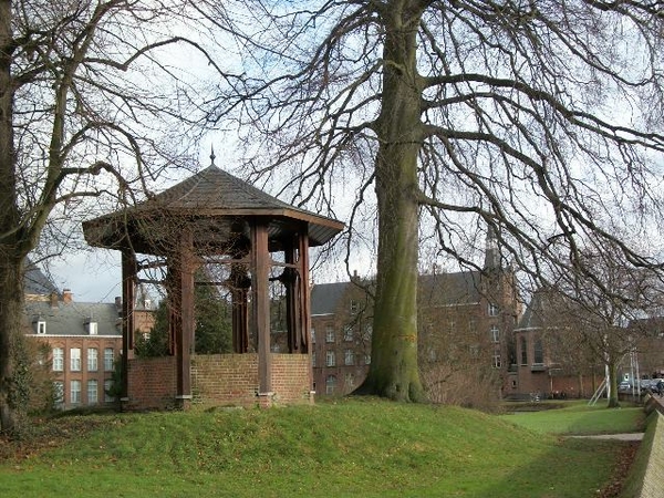 051-Kloostertuin met Prieel