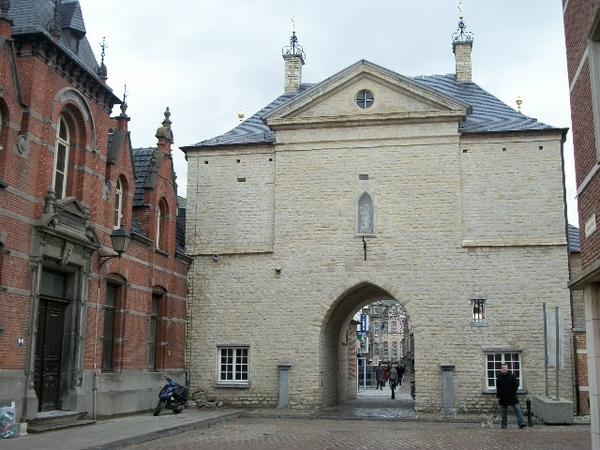 114-De oorspronkelijke spitsboog gevangenenpoort