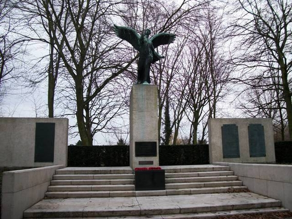 153-Mon. v.d. Lierse gesneuvelden WO1-WO2