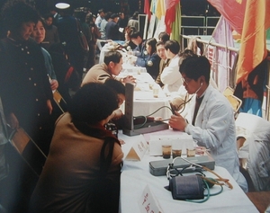 Medical consultation on the street