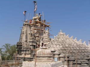 REPARATIE AAN TEMPELKOEPEL - PALITANA