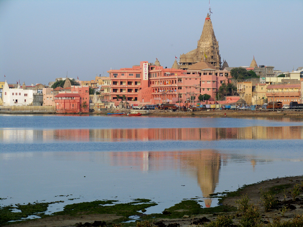 UITZICHT OP DE JAGAT MANDIR - DWARKA