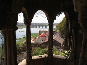 DOORKIJK VANUIT HET RIVERSIDE PALACE - GONDAL