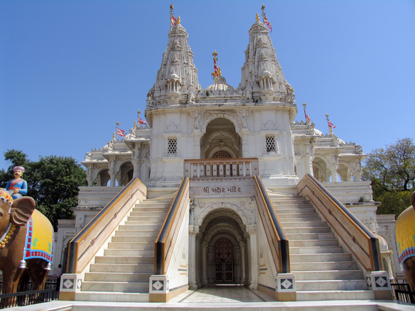 WITTE MARMEREN TRAPPEN - SWAMINARYAN TEMPEL - GONDAL