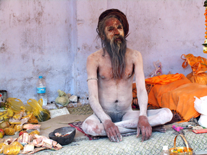 SADDHU TIJDENS HET BHAVNATH MELA - JUNAGADH