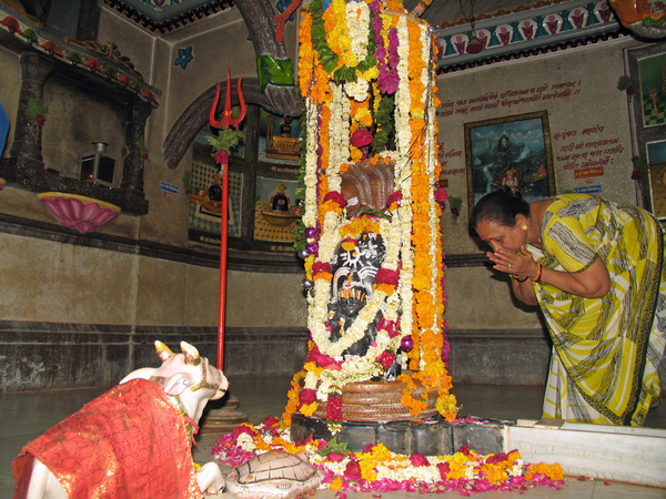 IN DE BHUVANESHWARI SHIVA TEMPEL - JUNAGADH