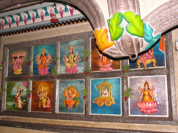 MUURDECORATIES IN DE BHUVANESHWARI TEMPEL