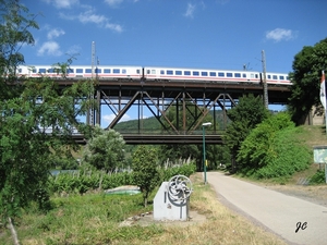 Bullay auto en spoorbrug