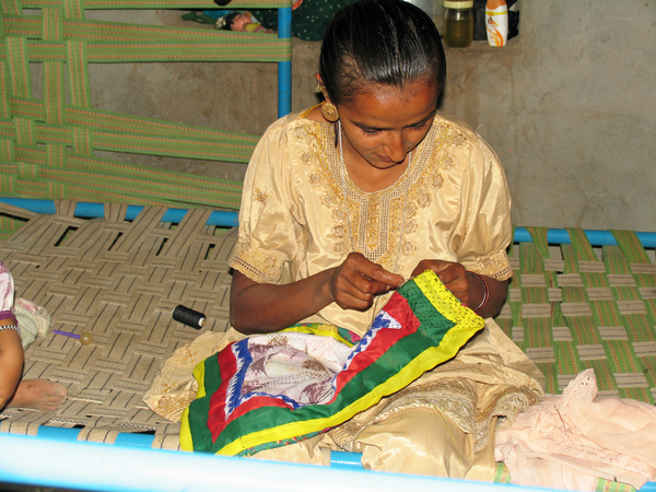 HANDWERK IN KHAVDA - KUTCH