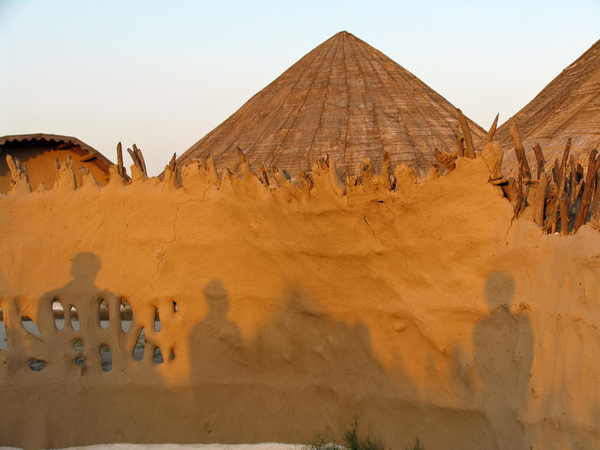 SCHADUWEN IN DE AVONDZON - KUTCH