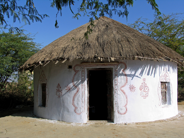 NOG EEN MOOIE VERSIERDE HUT - KUTCH