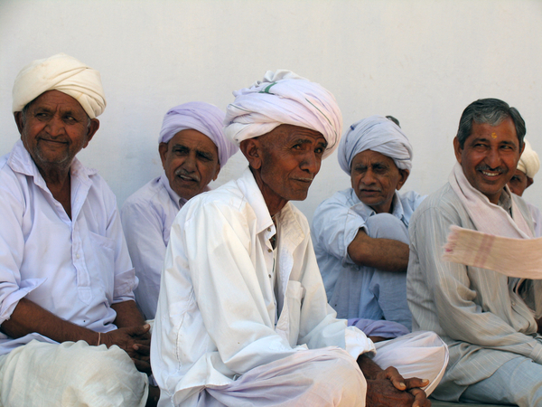 RABARI MANNEN IN DE JAIN TEMPEL VAN SANKESHWAR