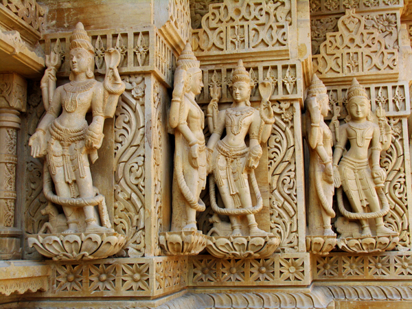 DETAIL BEELDEN JAIN TEMPEL - SANKESHWAR