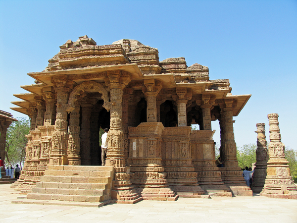 PRACHTIG ONDERHOUDEN TEMPEL - MODHERA